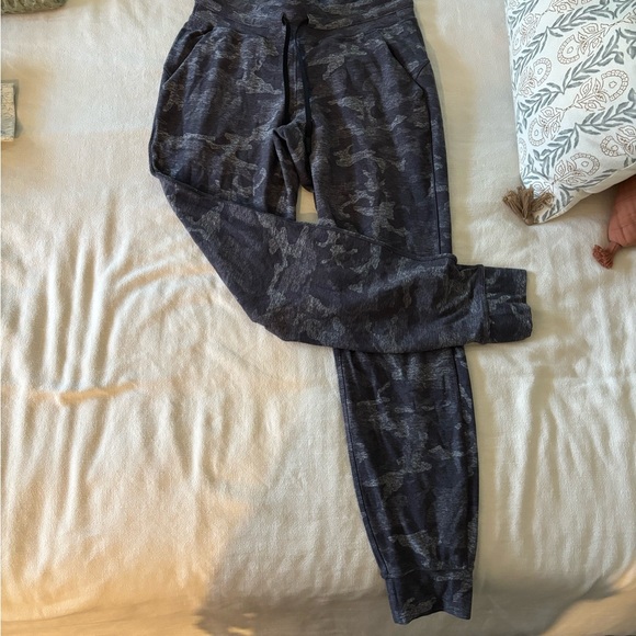 Lululemon sweat pants - Picture 3 of 4